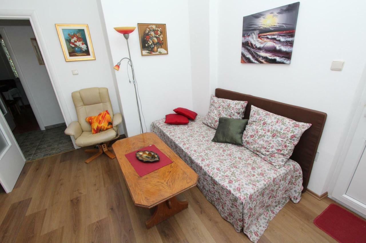 Apartment Dina ロヴィニ エクステリア 写真